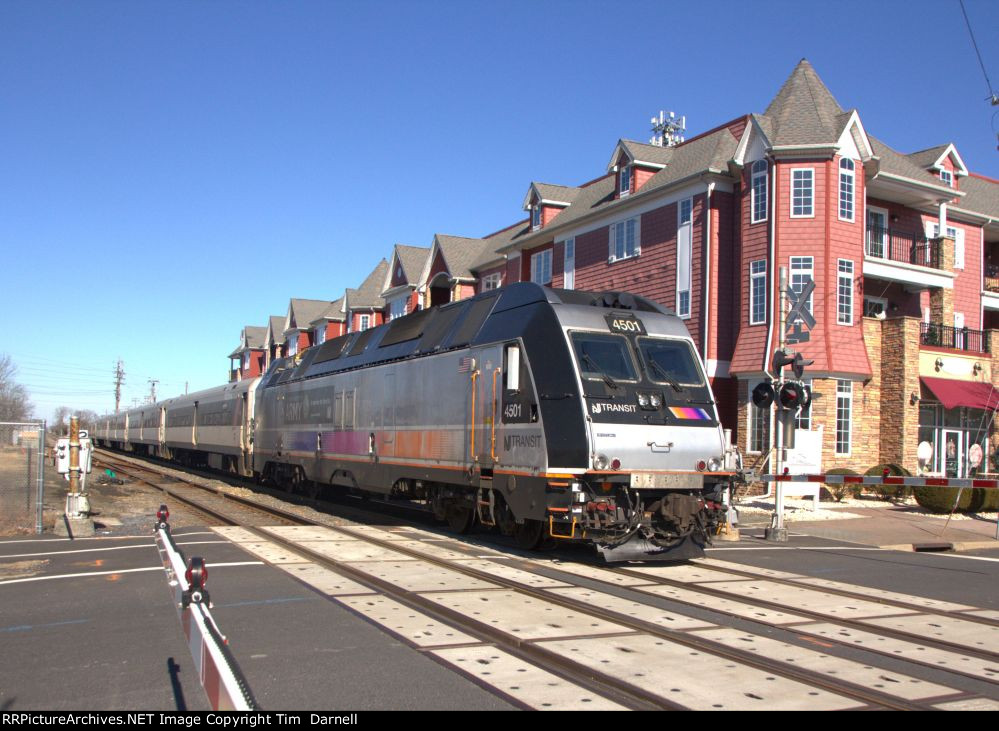 NJT 4501 departs east